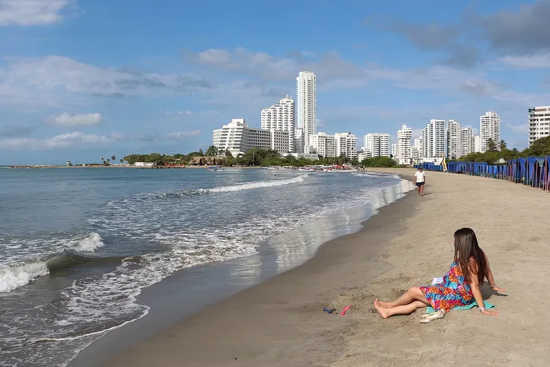 Playa y edificios de Bocagrande