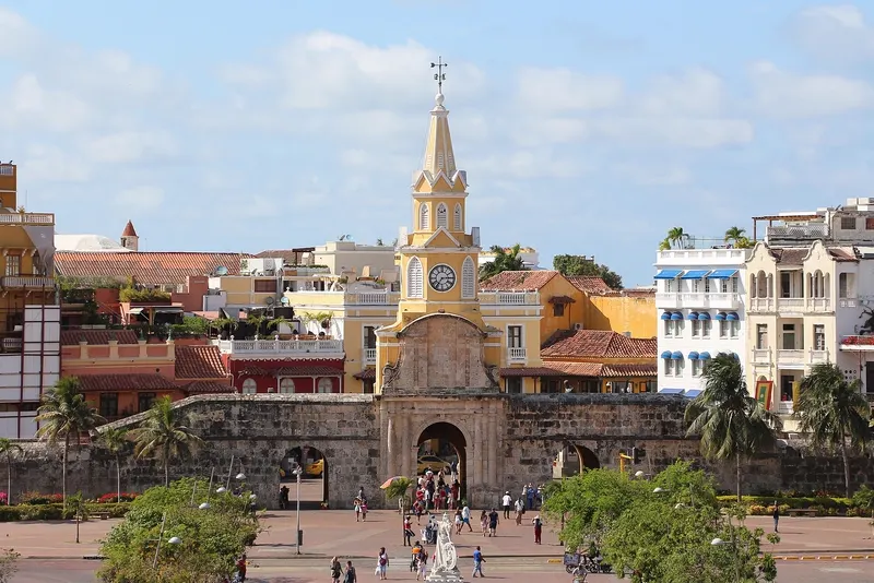 La Torre del Reloj de Cartagena, junto a la Plaza de los Coches donde está el Portal de los Dulces
