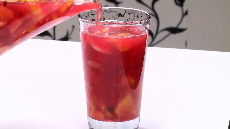 El salpicón de frutas, otra bebida fría típica para el calor colombiano