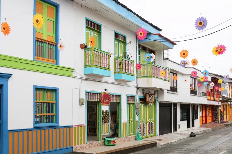 Balcones y fachadas de colores en Filandia