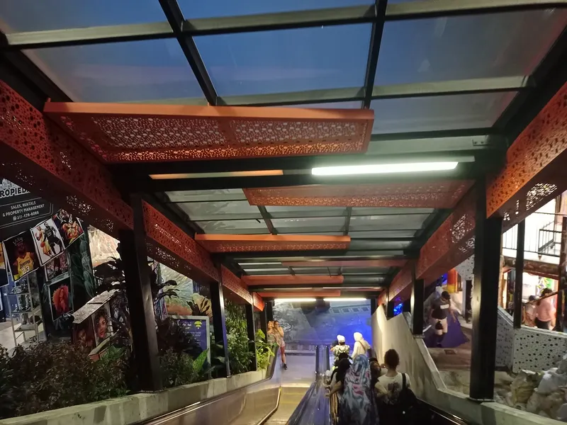Uno de los recorridos guiados por la Comuna 13, entre arte urbano y escaleras